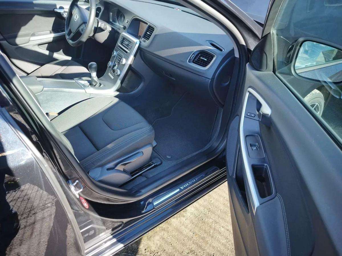 volvo-v60-2014-diesel-1560cc