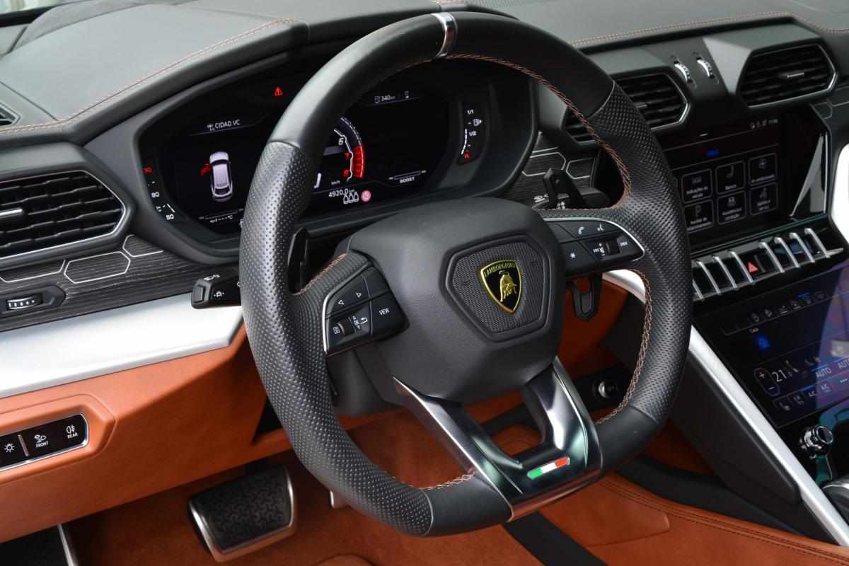 lamborghini-urus-4-0-v8-awd-2020-gasolina-3996cc