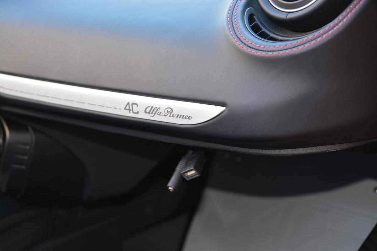 alfa-romeo-4c-1-75-tbi-2016-gasolina-1742cc