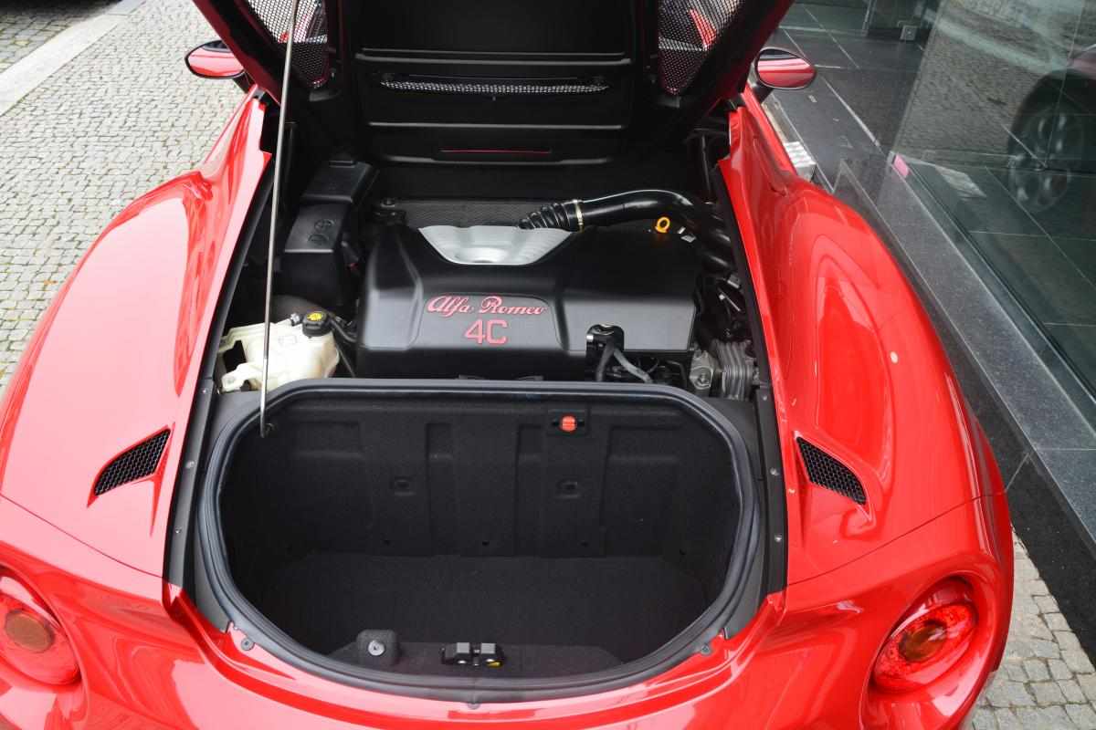 alfa-romeo-4c-1-75-tbi-2016-gasolina-1742cc
