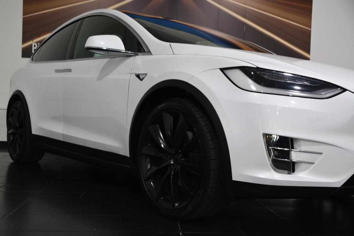 tesla-model-x-2020-eletrico