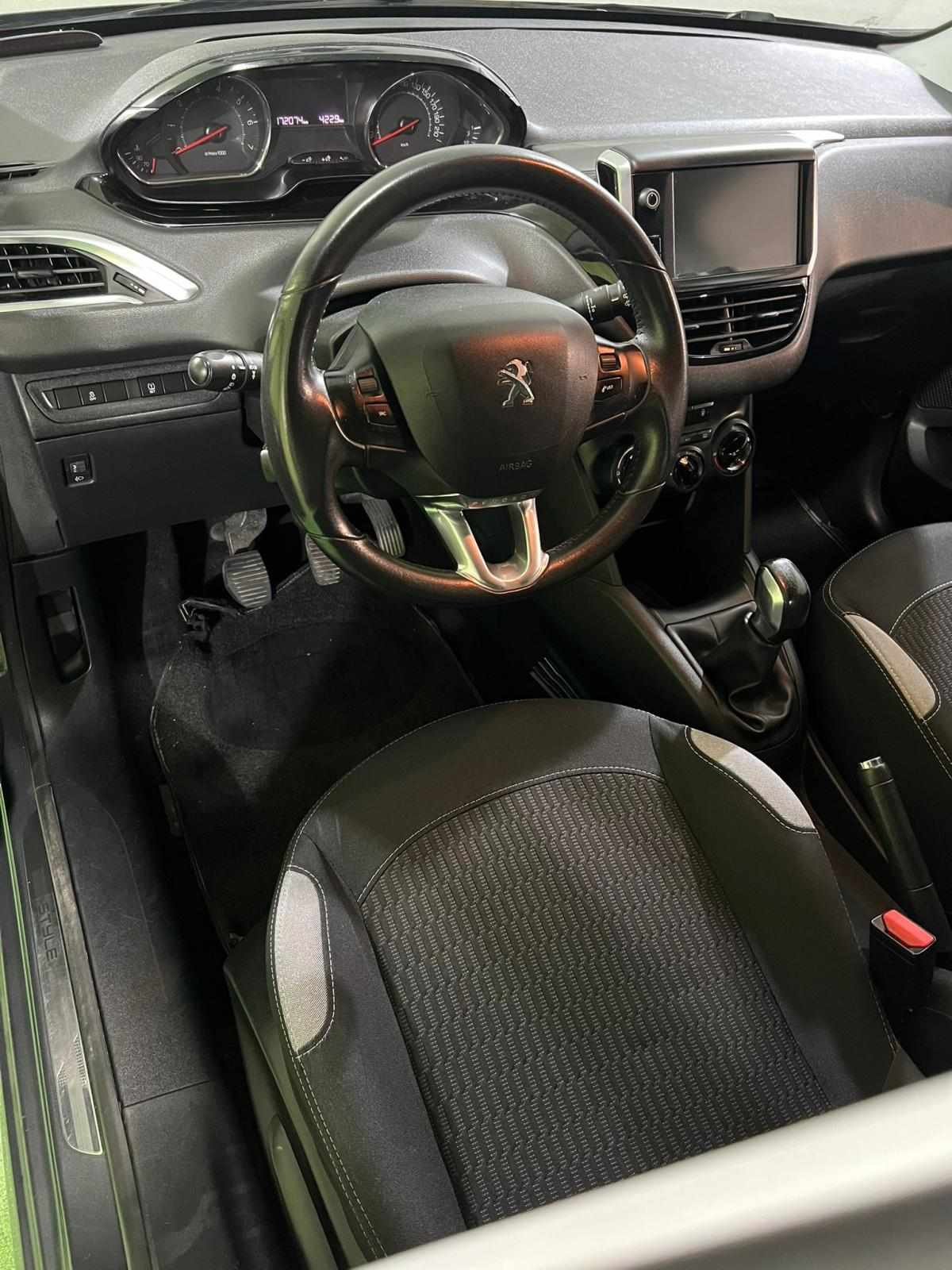 peugeot-208-1-2-vti-2015-gasolina-1199cc