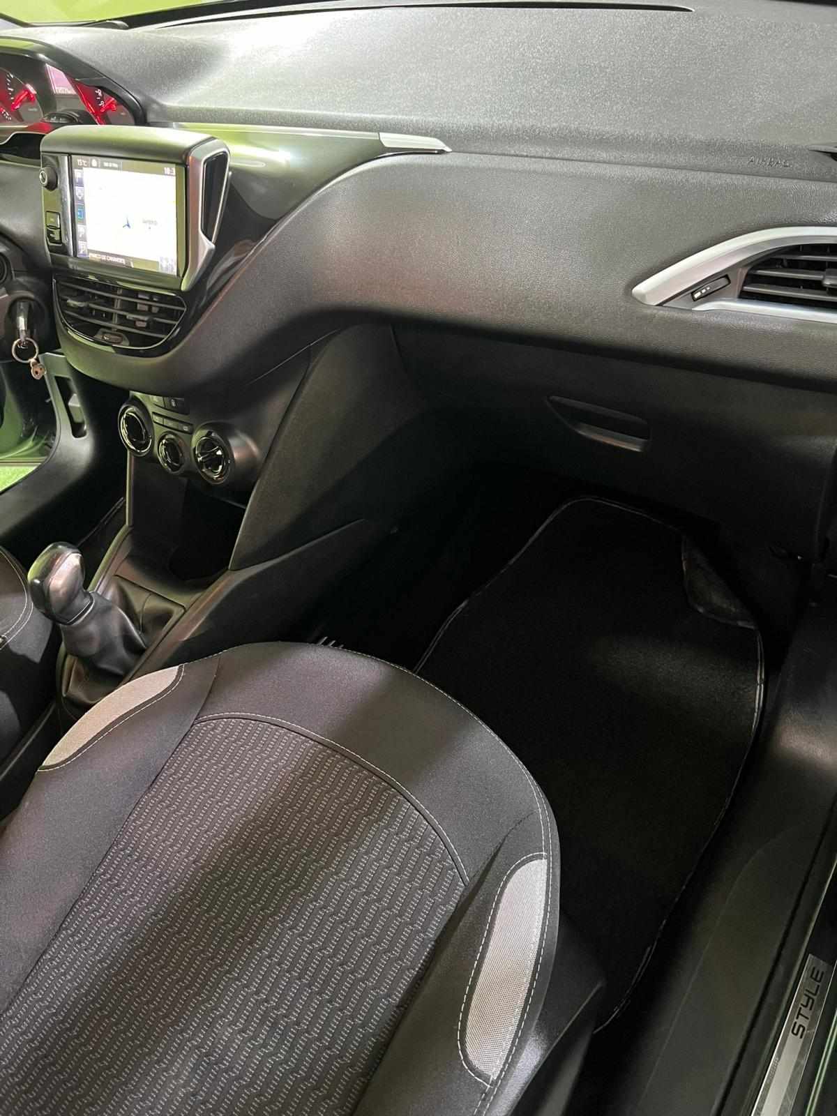 peugeot-208-1-2-vti-2015-gasolina-1199cc