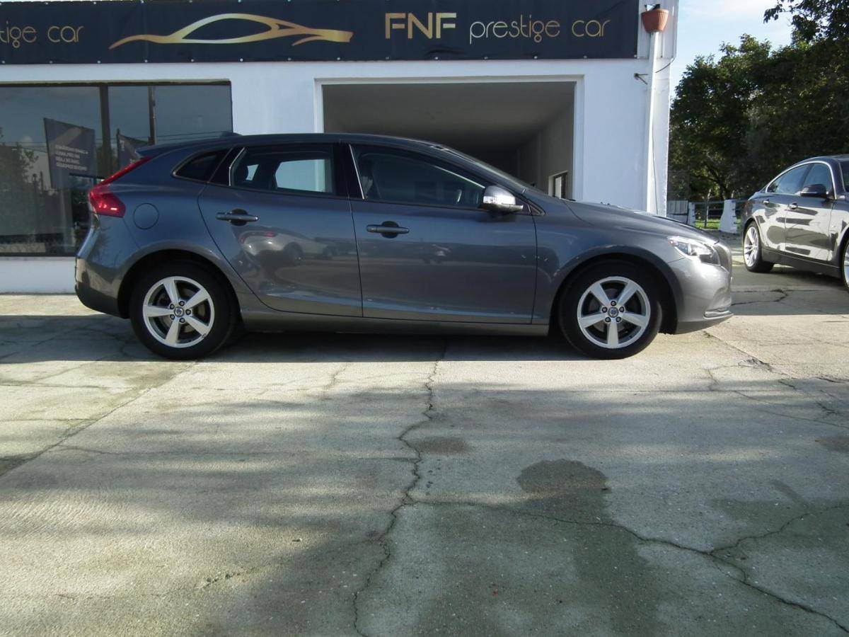 volvo-v40-2013-diesel-1560cc