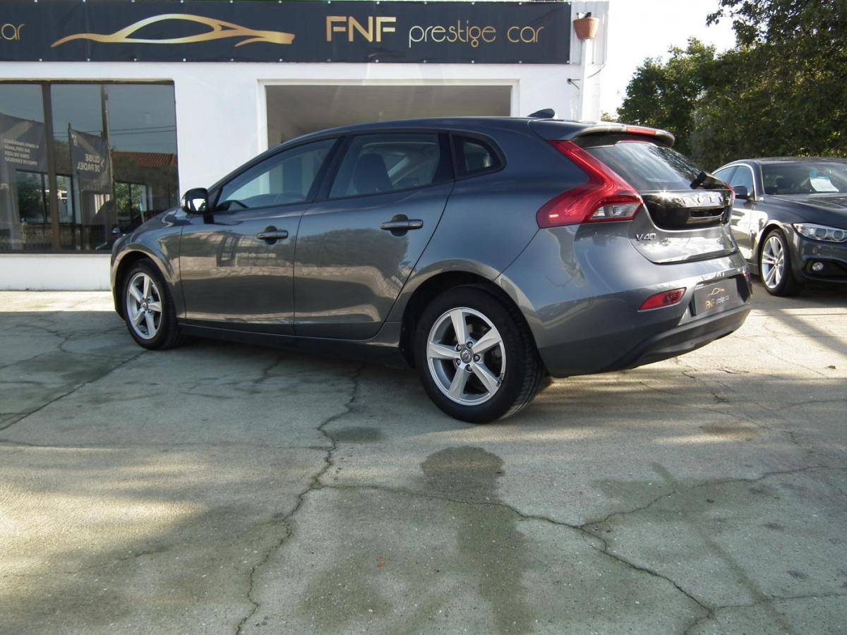 volvo-v40-2013-diesel-1560cc