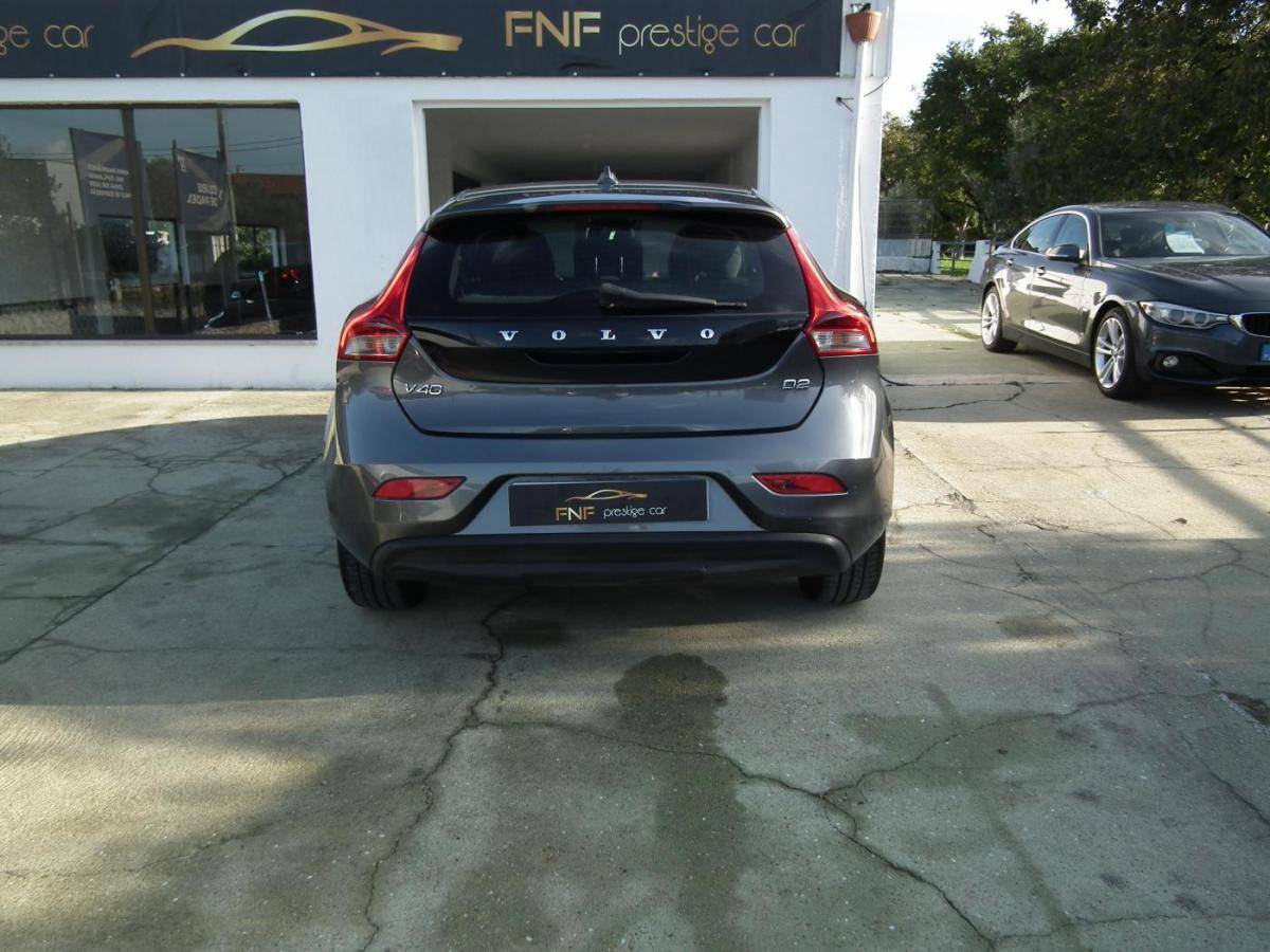volvo-v40-2013-diesel-1560cc