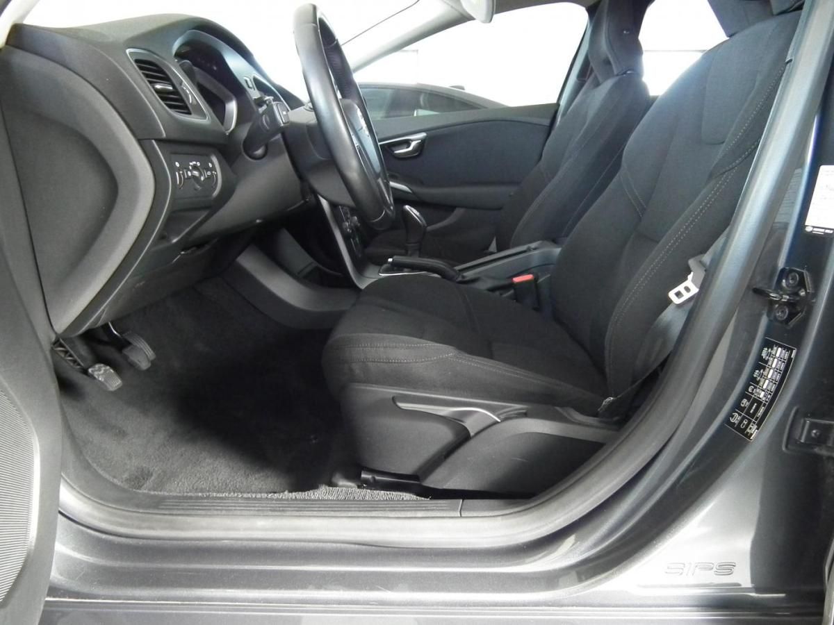 volvo-v40-2013-diesel-1560cc
