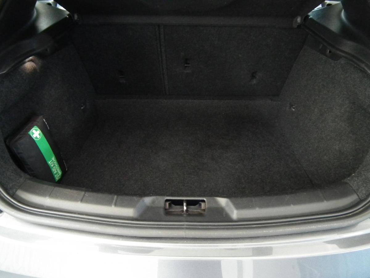 volvo-v40-2013-diesel-1560cc