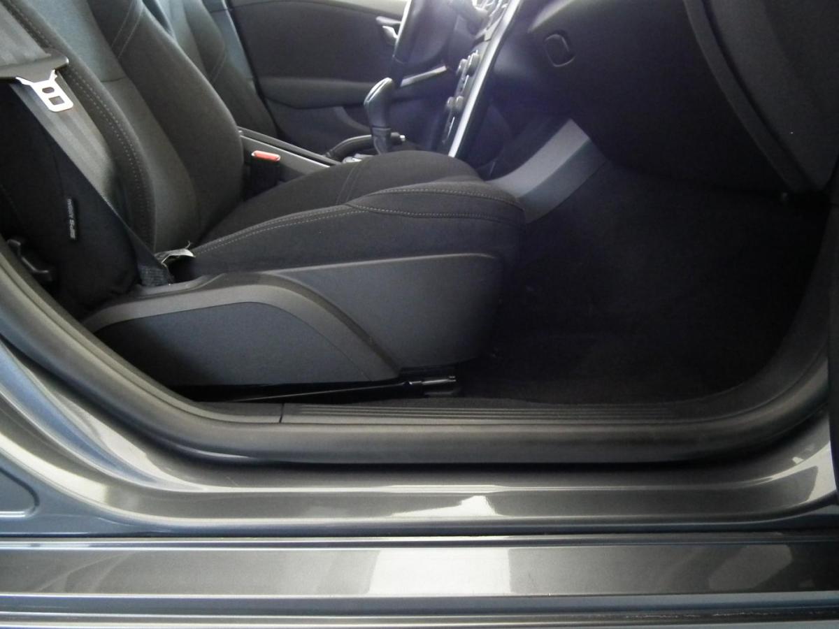 volvo-v40-2013-diesel-1560cc