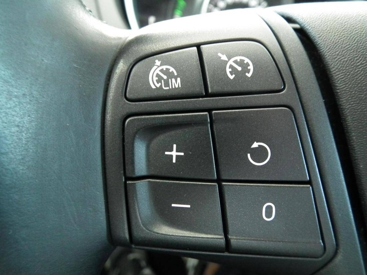 volvo-v40-2013-diesel-1560cc