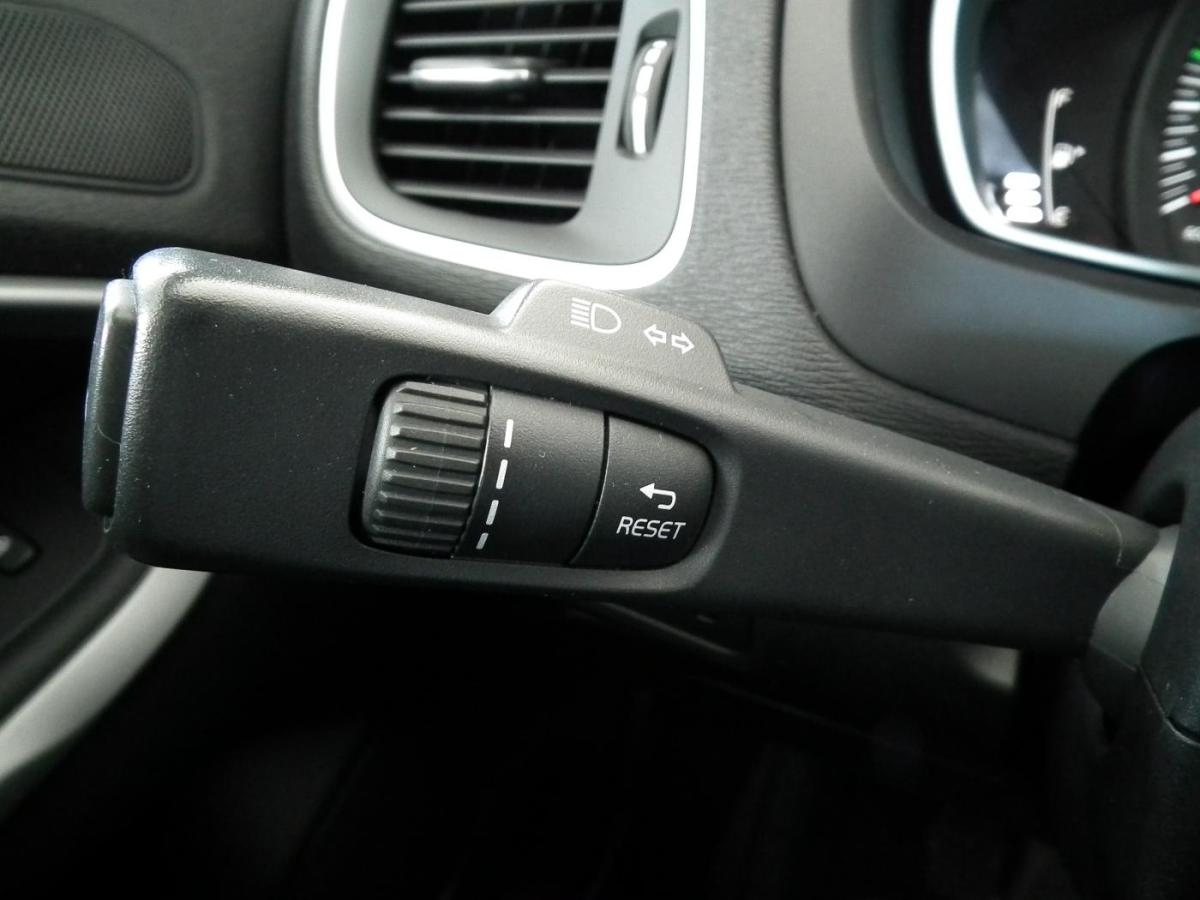 volvo-v40-2013-diesel-1560cc