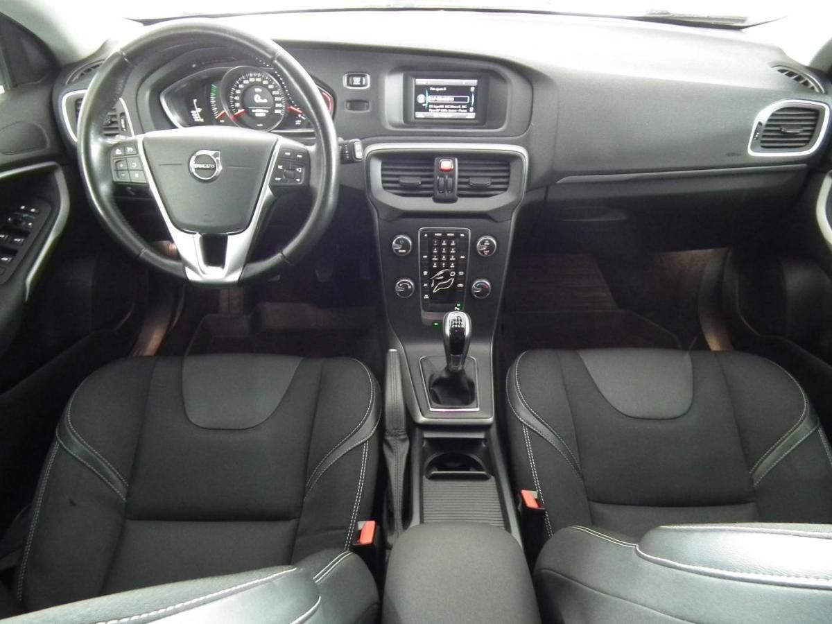 volvo-v40-2019-diesel-1969cc