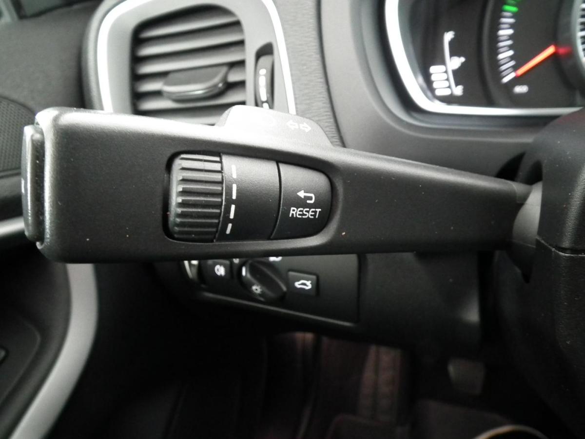 volvo-v40-2019-diesel-1969cc