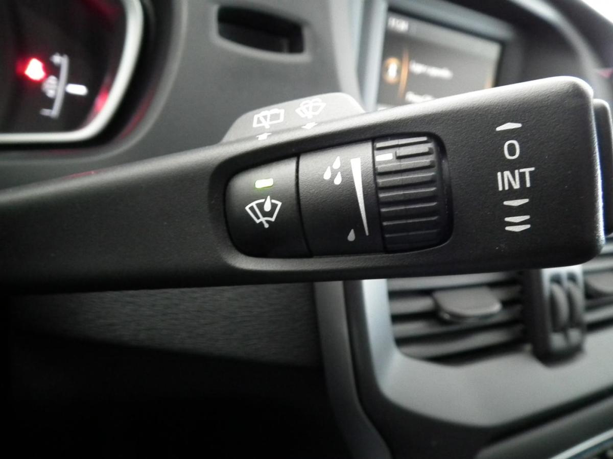 volvo-v40-2019-diesel-1969cc