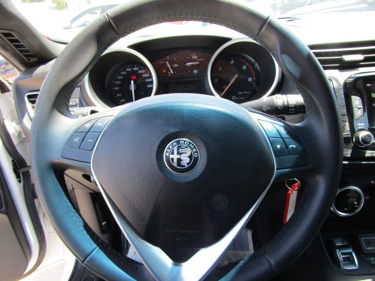 alfa-romeo-giulietta-2019-diesel-1598cc