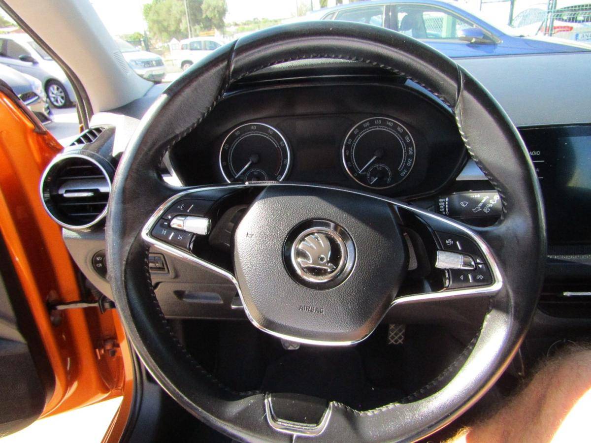 skoda-fabia-2023-gasolina-999cc