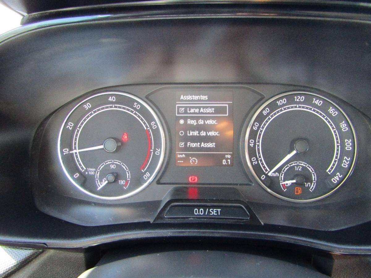 skoda-fabia-2023-gasolina-999cc