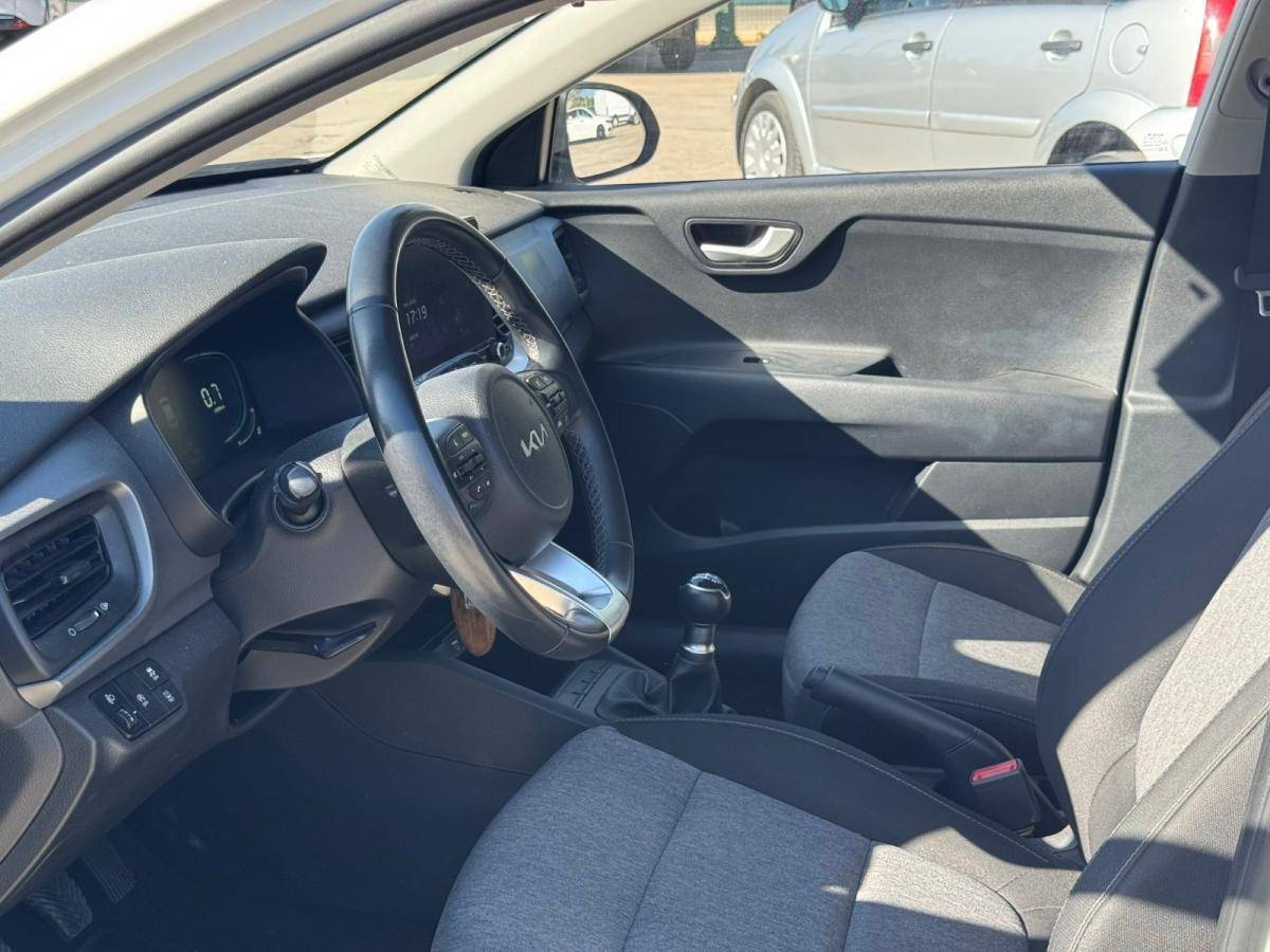 kia-stonic-2024-gasolina-1200cc