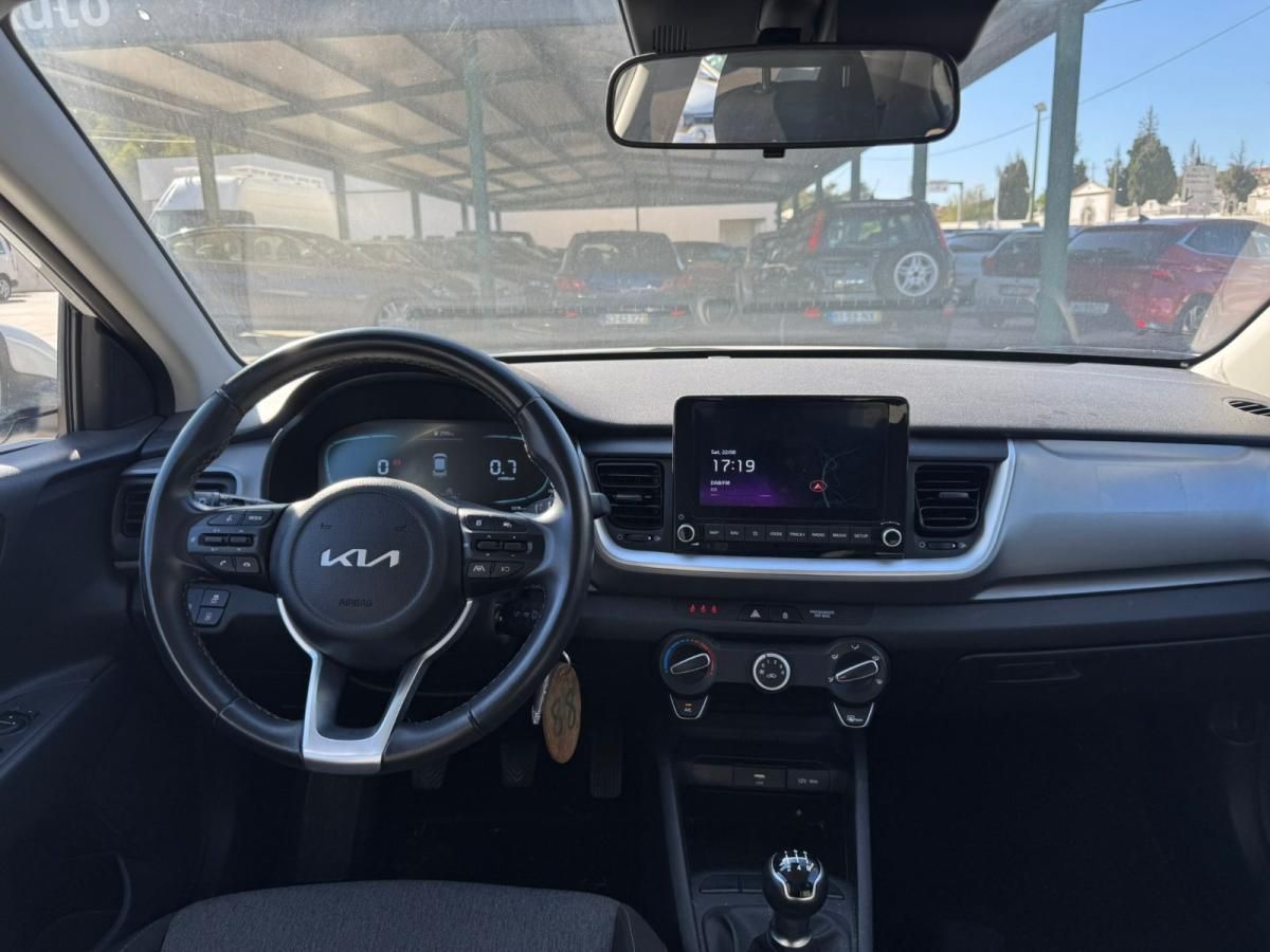 kia-stonic-2024-gasolina-1200cc