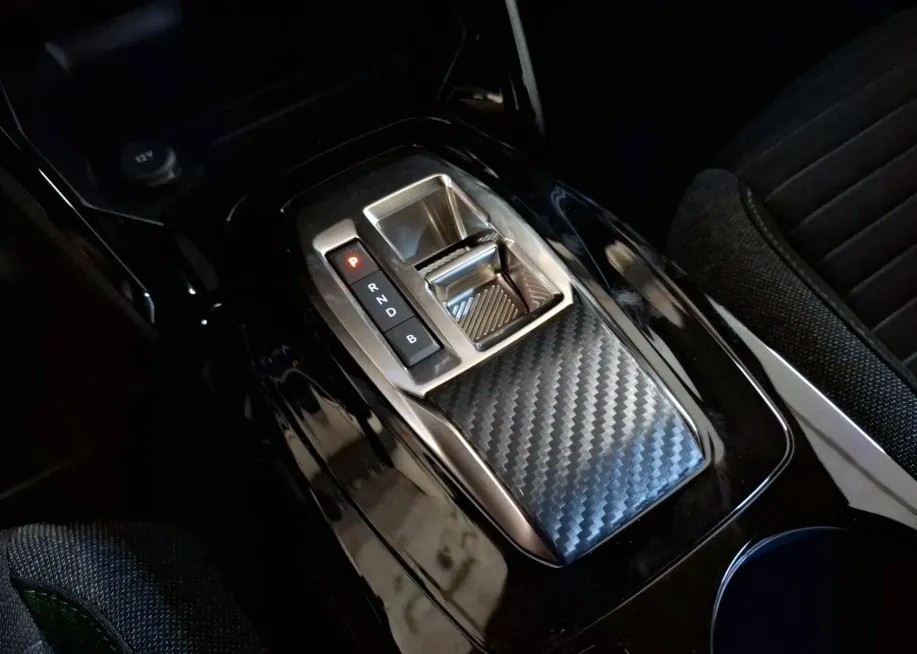peugeot-e-2008-2024-eletrico-0cc