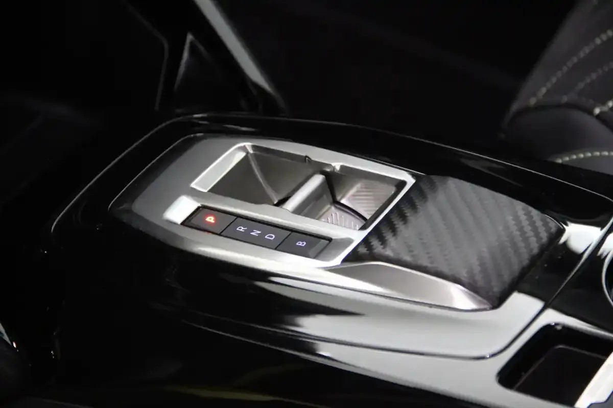 peugeot-e-208-2023-eletrico-0cc