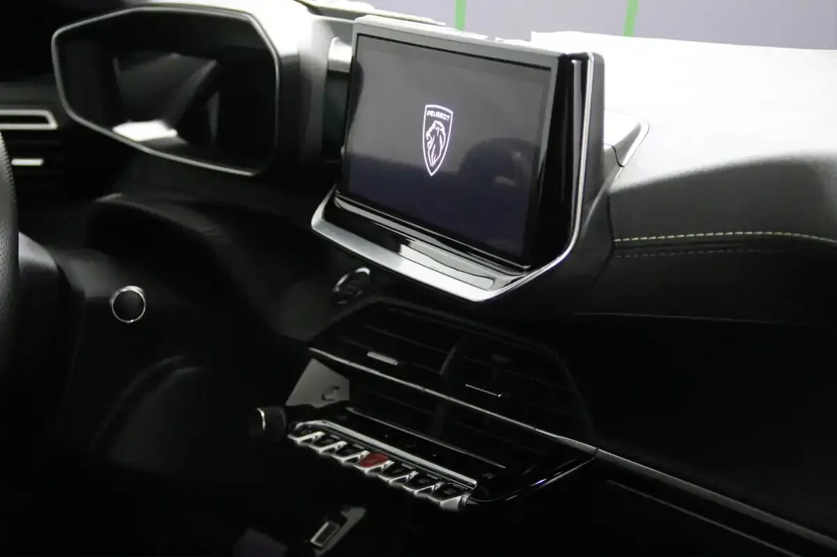 peugeot-e-208-2023-eletrico-0cc