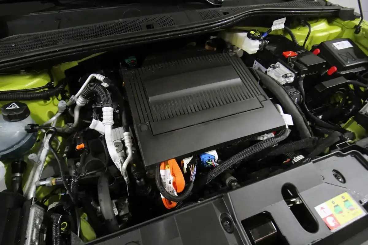 peugeot-e-208-2023-eletrico-0cc