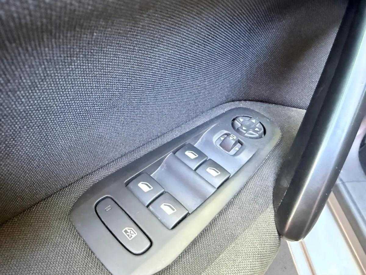 peugeot-308-2019-gasolina-1199cc