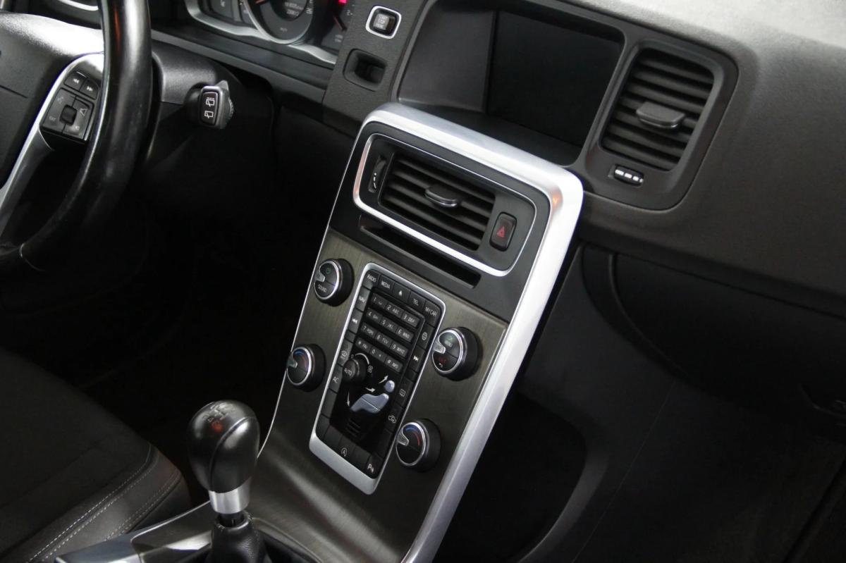 volvo-v60-2014-diesel-1560cc
