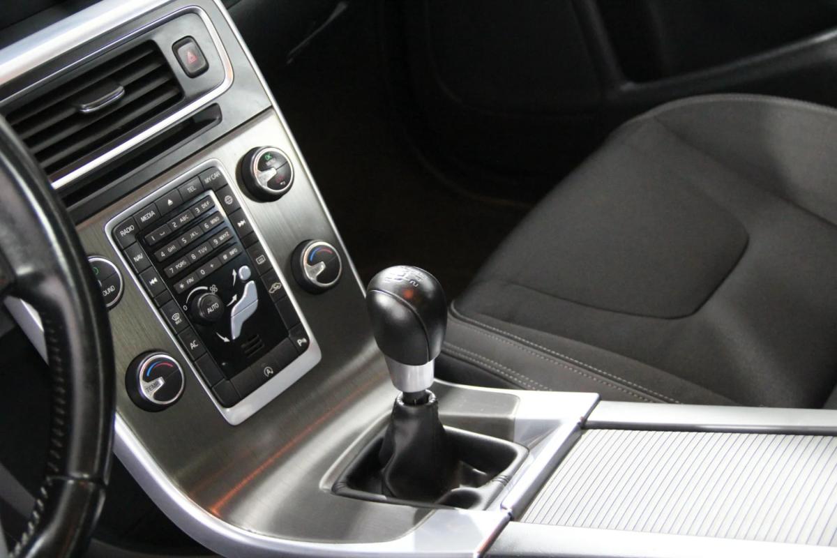 volvo-v60-2014-diesel-1560cc
