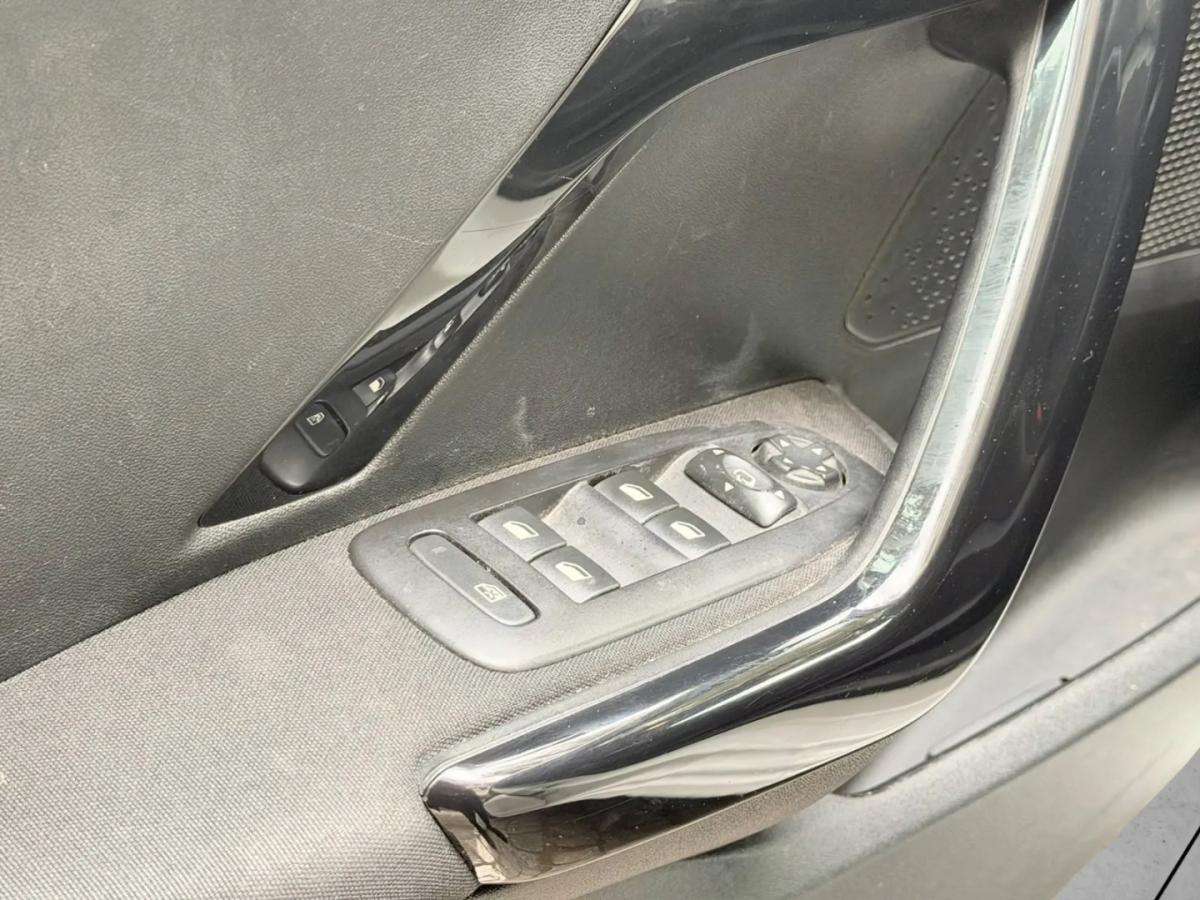 peugeot-208-2018-gasolina-1199cc