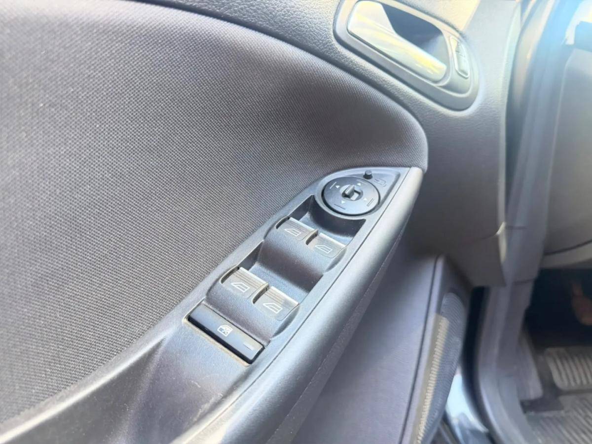 ford-focus-sw-2015-gasolina-999cc