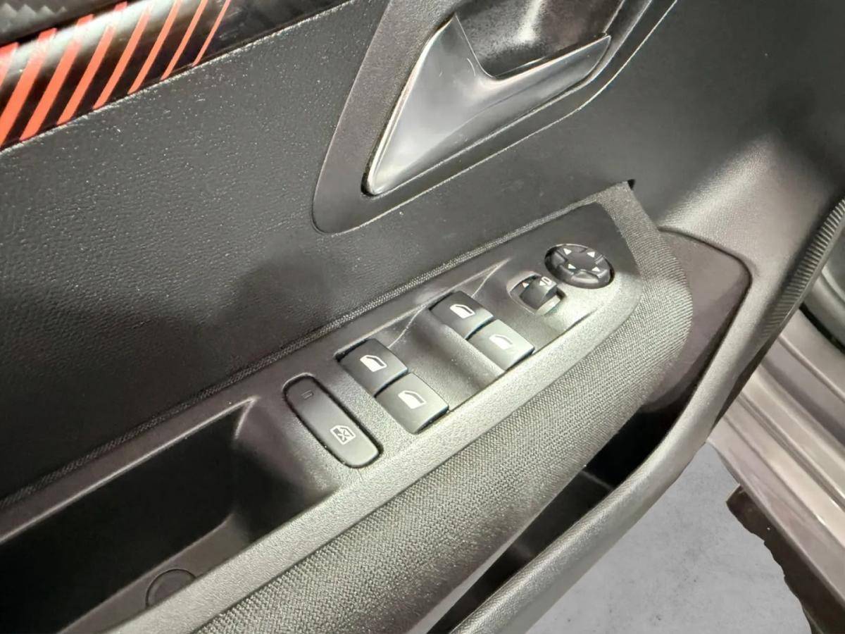 peugeot-208-2022-gasolina-1199cc