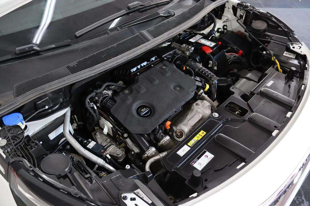 peugeot-5008-2019-gasolina-1199cc