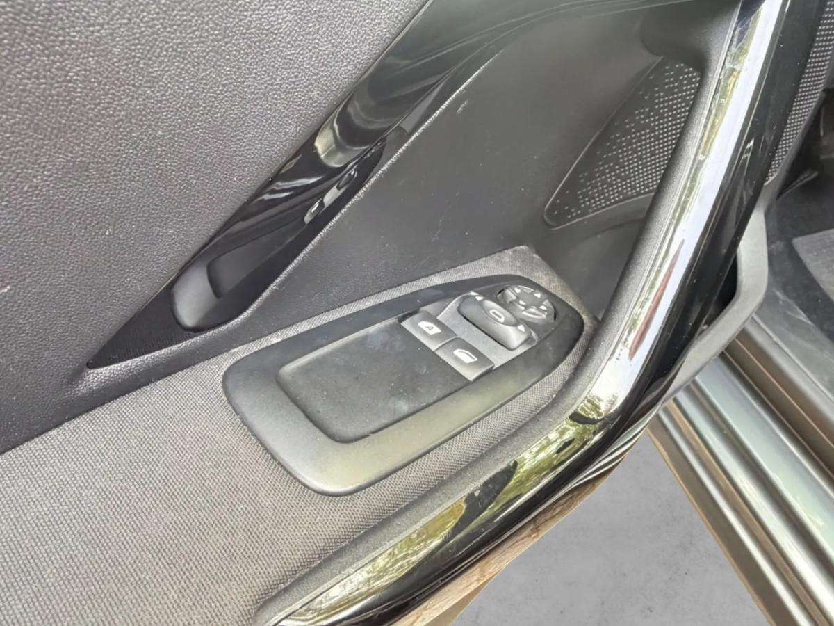 peugeot-208-2013-gasolina-999cc