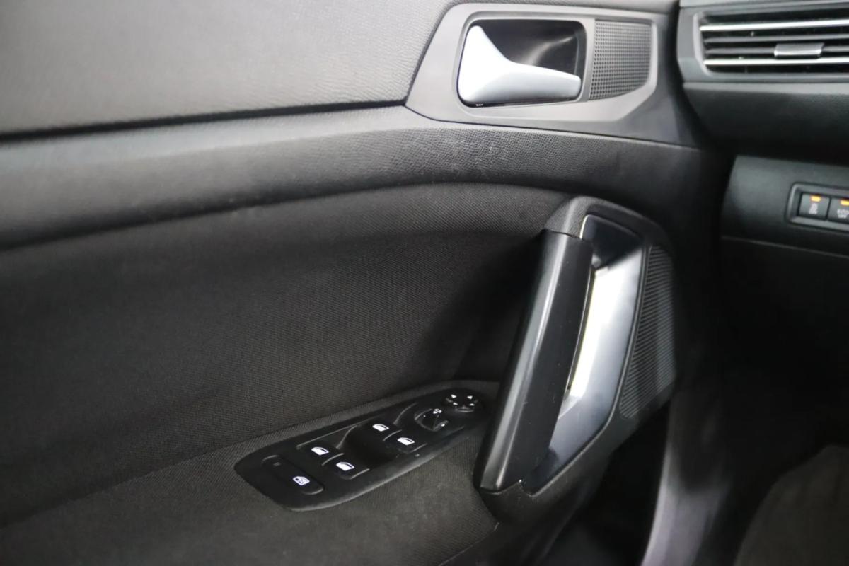 peugeot-308-2020-gasolina-1199cc