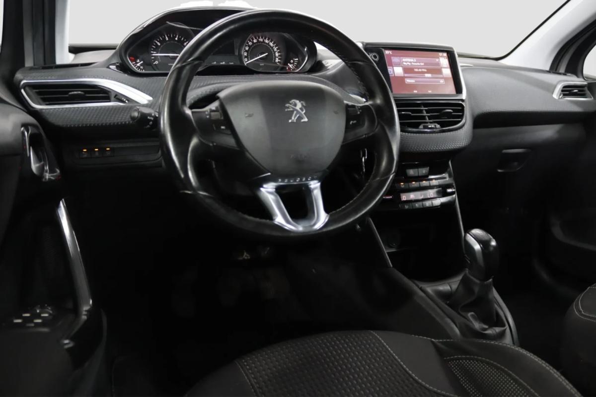 peugeot-208-2017-gasolina-1199cc