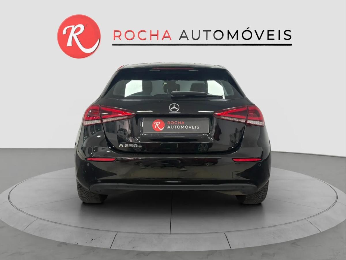 mercedes-benz-classe-a-2023-hibrido-1332cc