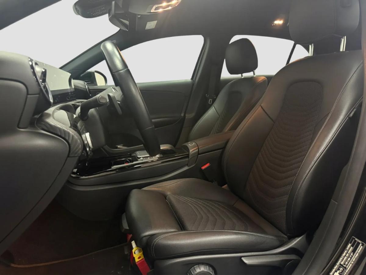 mercedes-benz-classe-a-2023-hibrido-1332cc