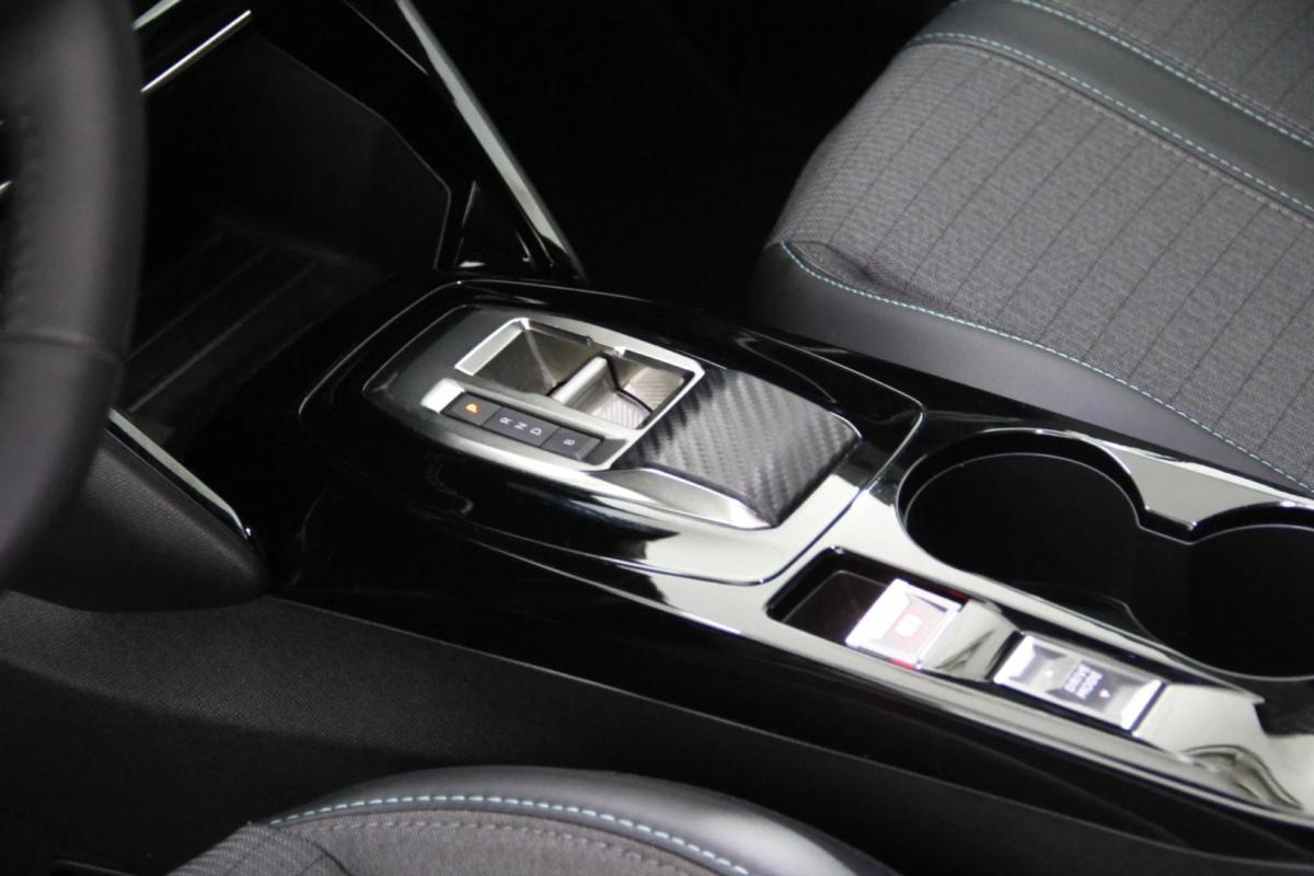 peugeot-e-2008-2023-eletrico-0cc