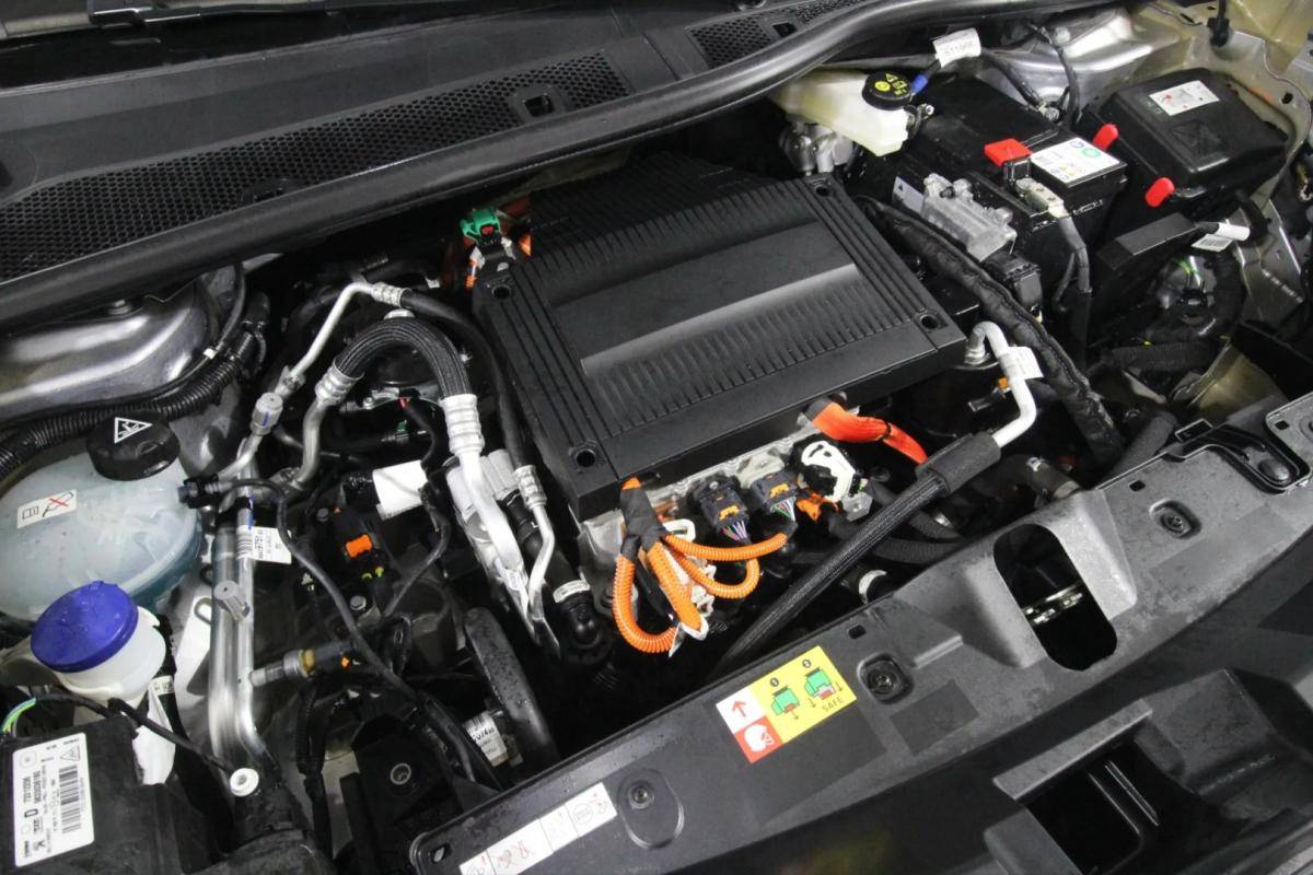 peugeot-e-2008-2023-eletrico-0cc