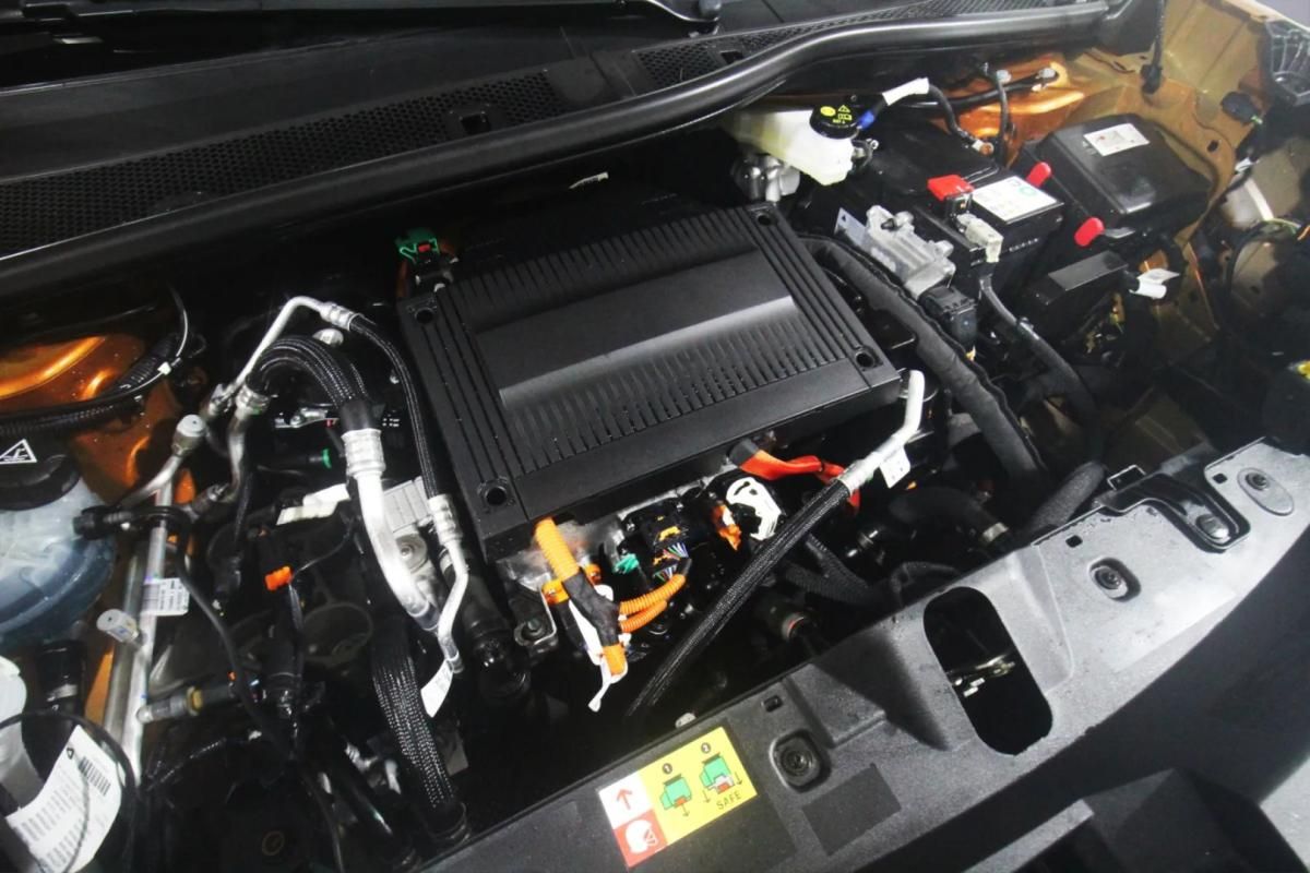 peugeot-e-2008-2023-eletrico-0cc