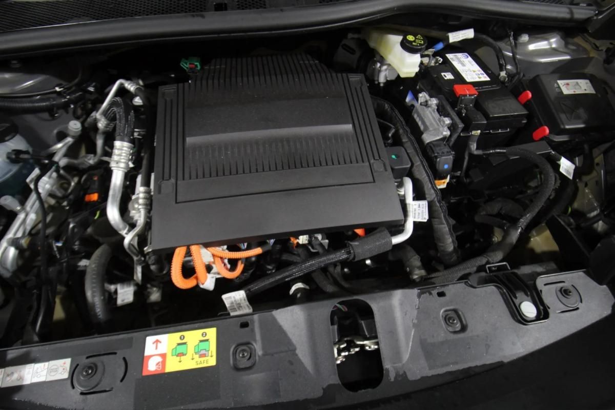 peugeot-e-2008-2024-eletrico-0cc