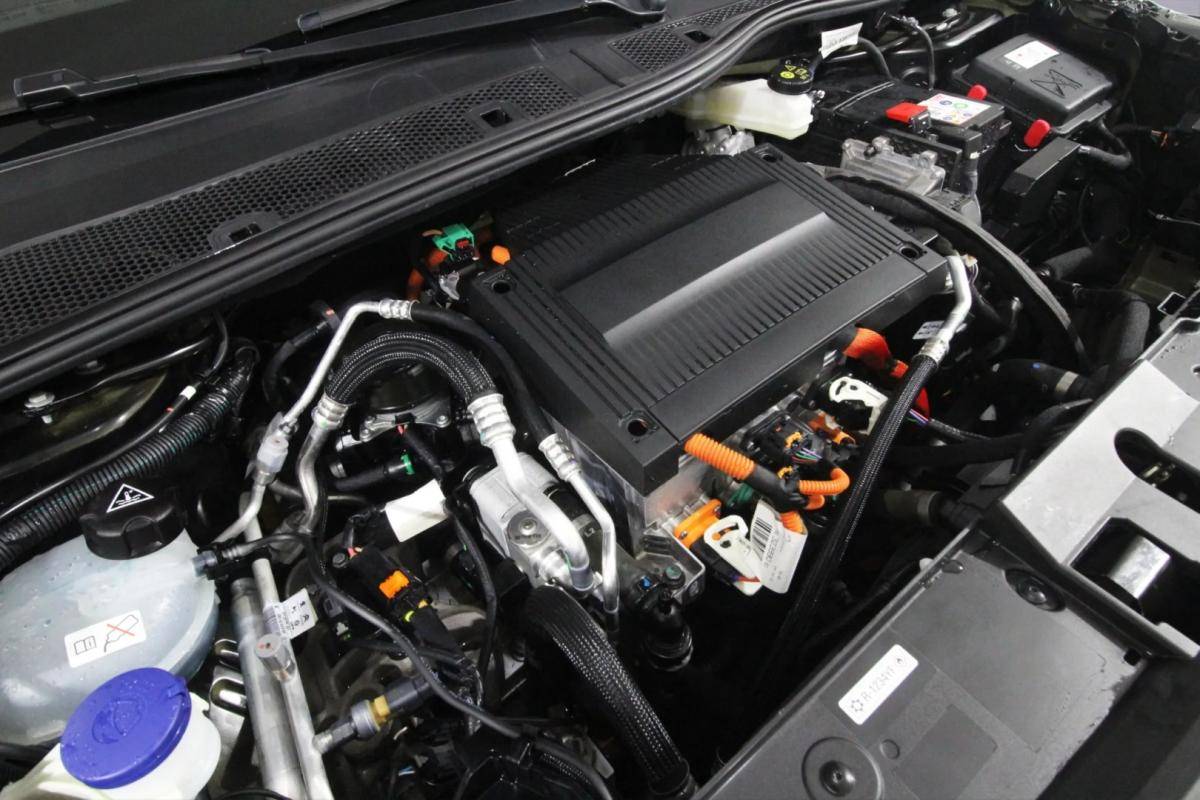 peugeot-e-208-2023-eletrico-0cc