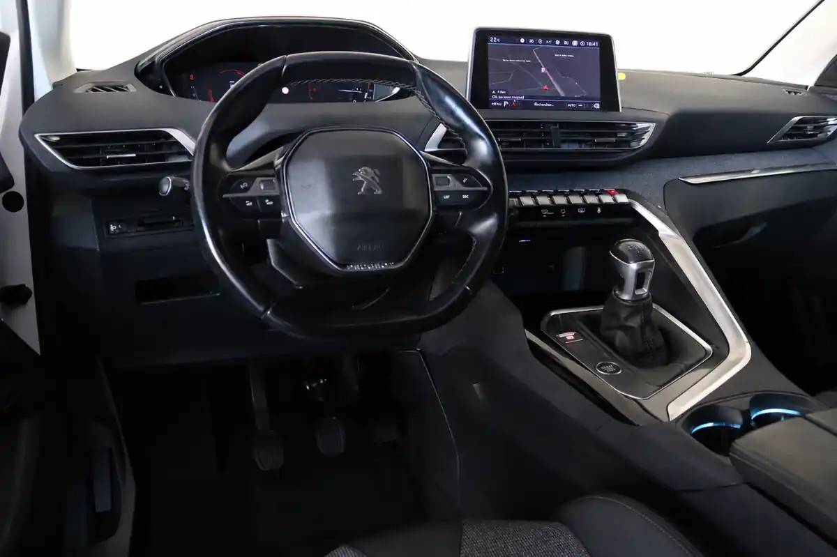 peugeot-5008-2018-gasolina-1199cc
