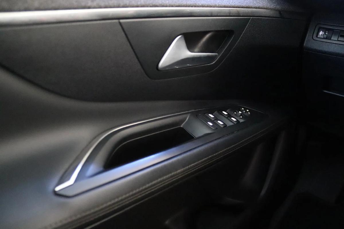 peugeot-5008-2018-gasolina-1199cc