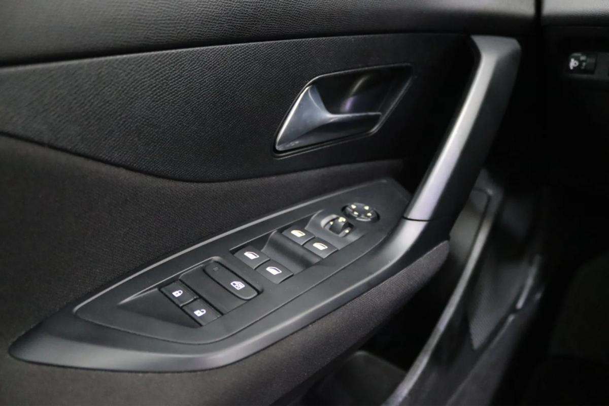 peugeot-308-sw-2023-gasolina-1199cc