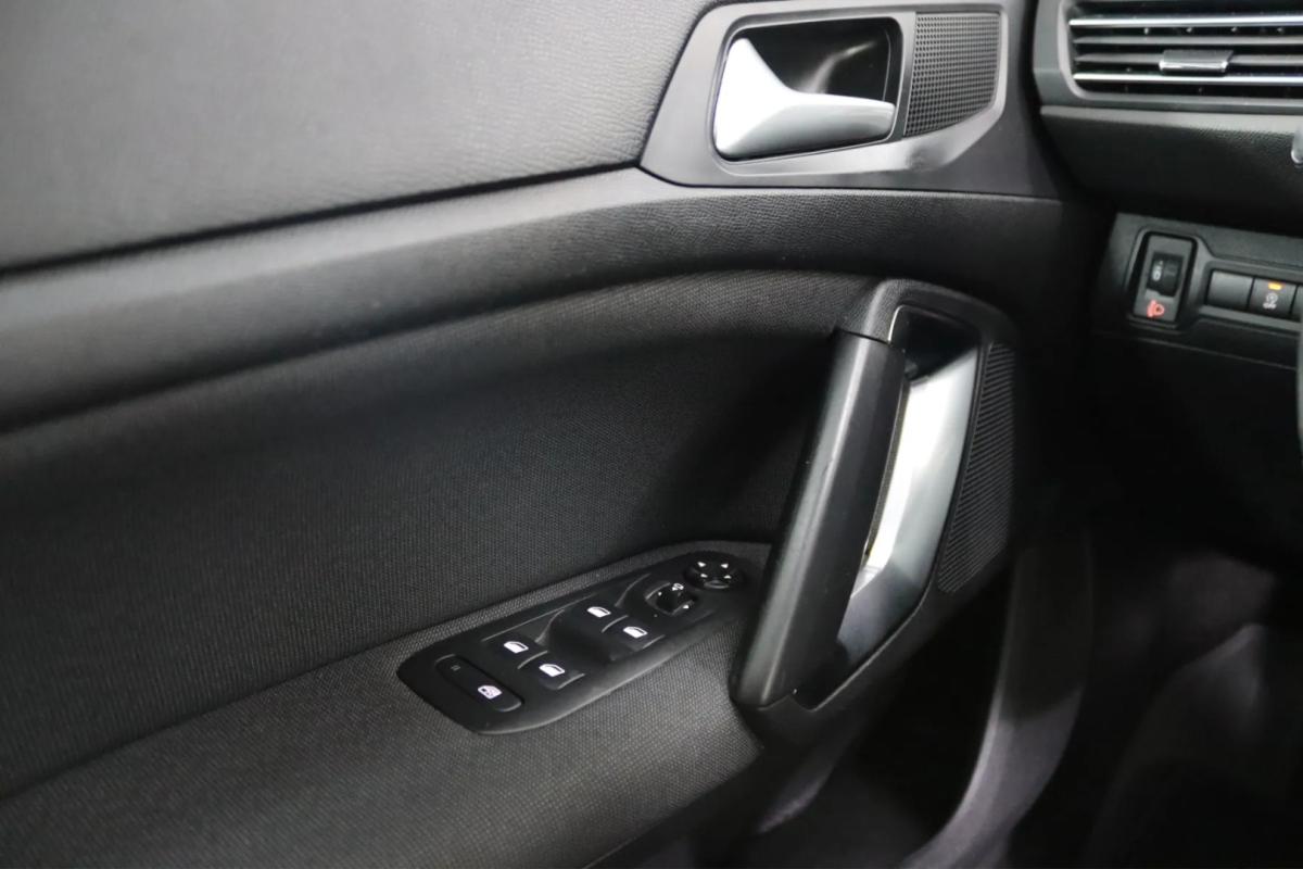 peugeot-308-2018-gasolina-1199cc