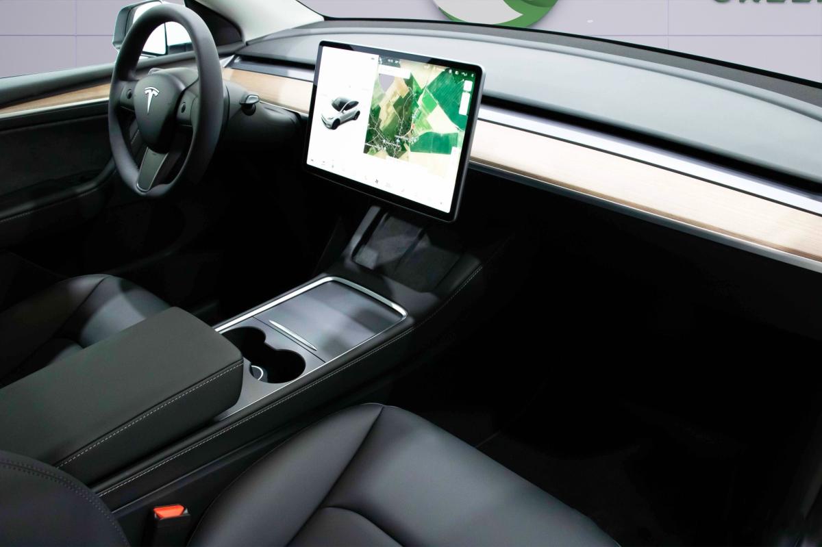 tesla-model-y-2023-eletrico-500cc