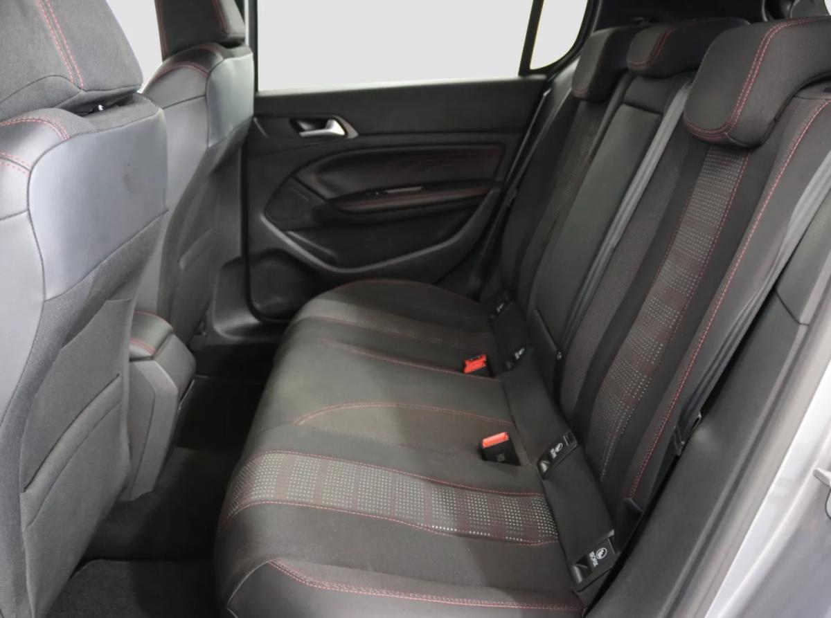 peugeot-308-2017-gasolina-1199cc